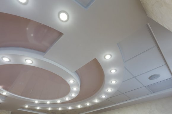 Pose et installation de spots LED au plafond par électricien à Saint-Leu 974
